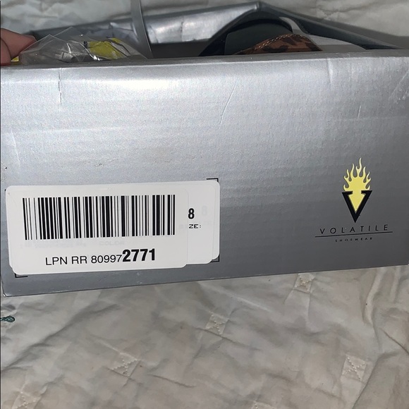 Brand New Volatile Tan/Leopard Shoes - Size 8 - Picture 5 of 5